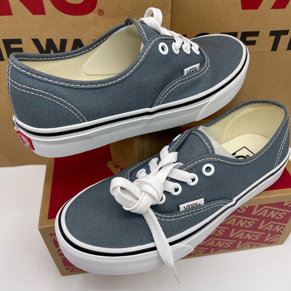 Vans WMNS Authentic
Color Theory Stormy Weather
VN000EGARV2 Sneakers - Picture 9 of 16